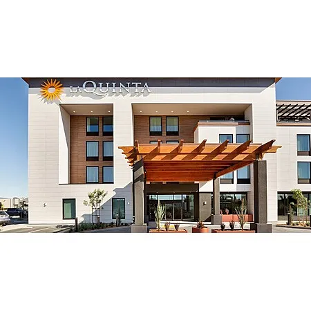 [Travelzoo Members] La Quinta Inn & Suites Santa Rosa Sonoma from $99